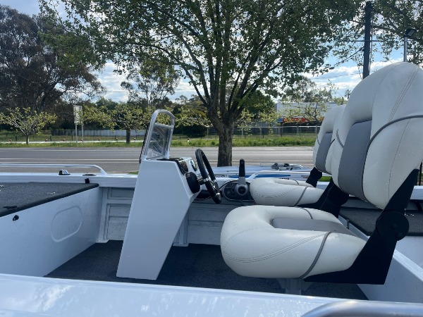 F440 HORNET TROPHY MERC 60HP........